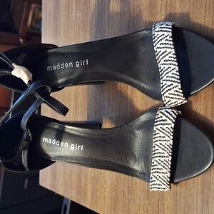 Madden Girl SIZE 9 Open Toe wide Heel shoe